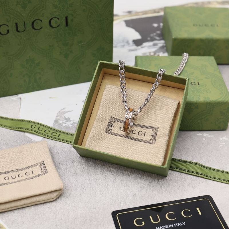 G*u*i necklaces